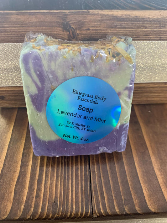 Lavendar & Spearmint: Soothing lavender meets crisp mint for a calming yet invigorating cleanse that awakens the senses.