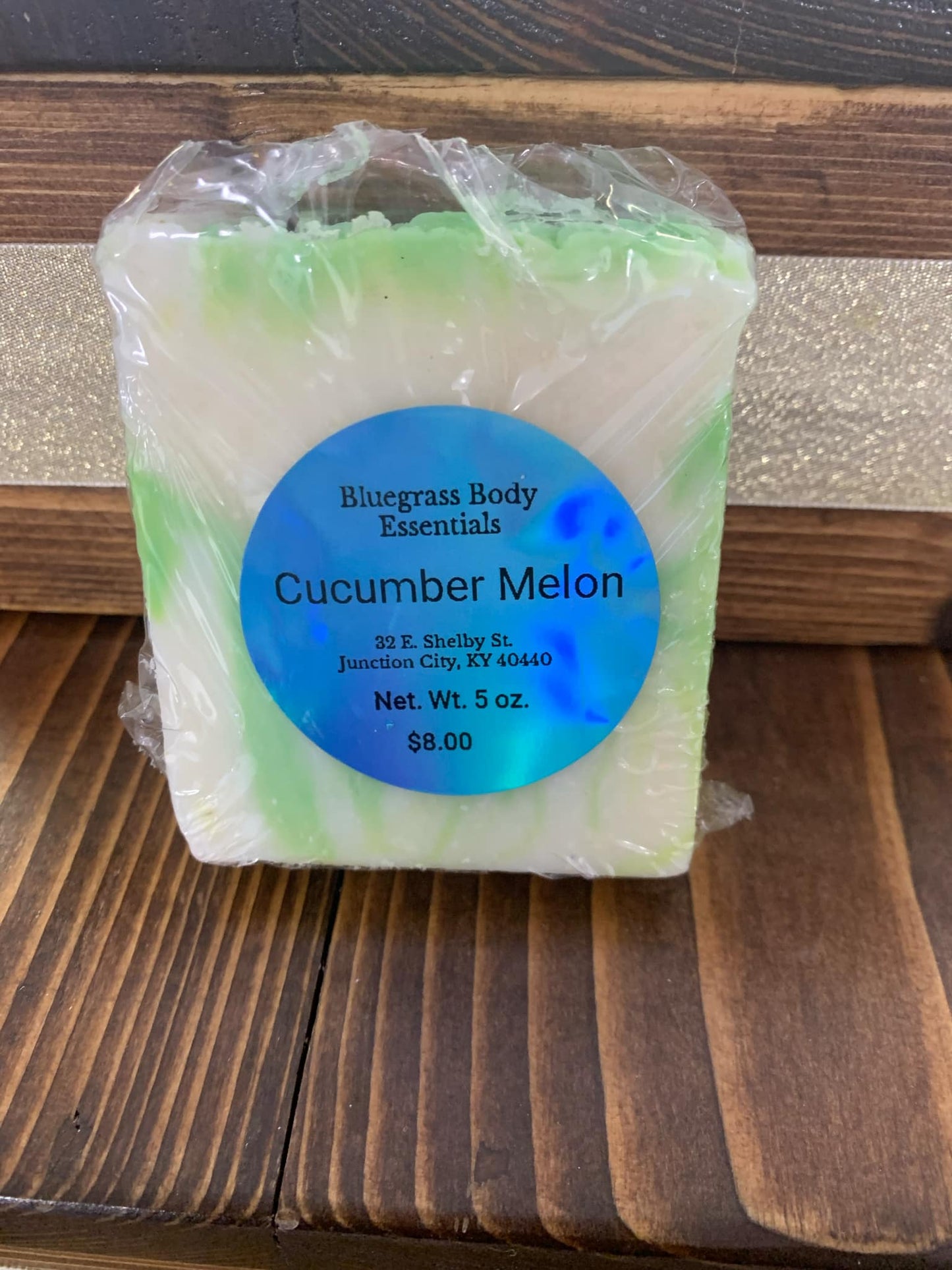 Cucumber Melon: Cool cucumber and sweet melon combine for a crisp, clean scent that’s as refreshing as a summer breeze.
