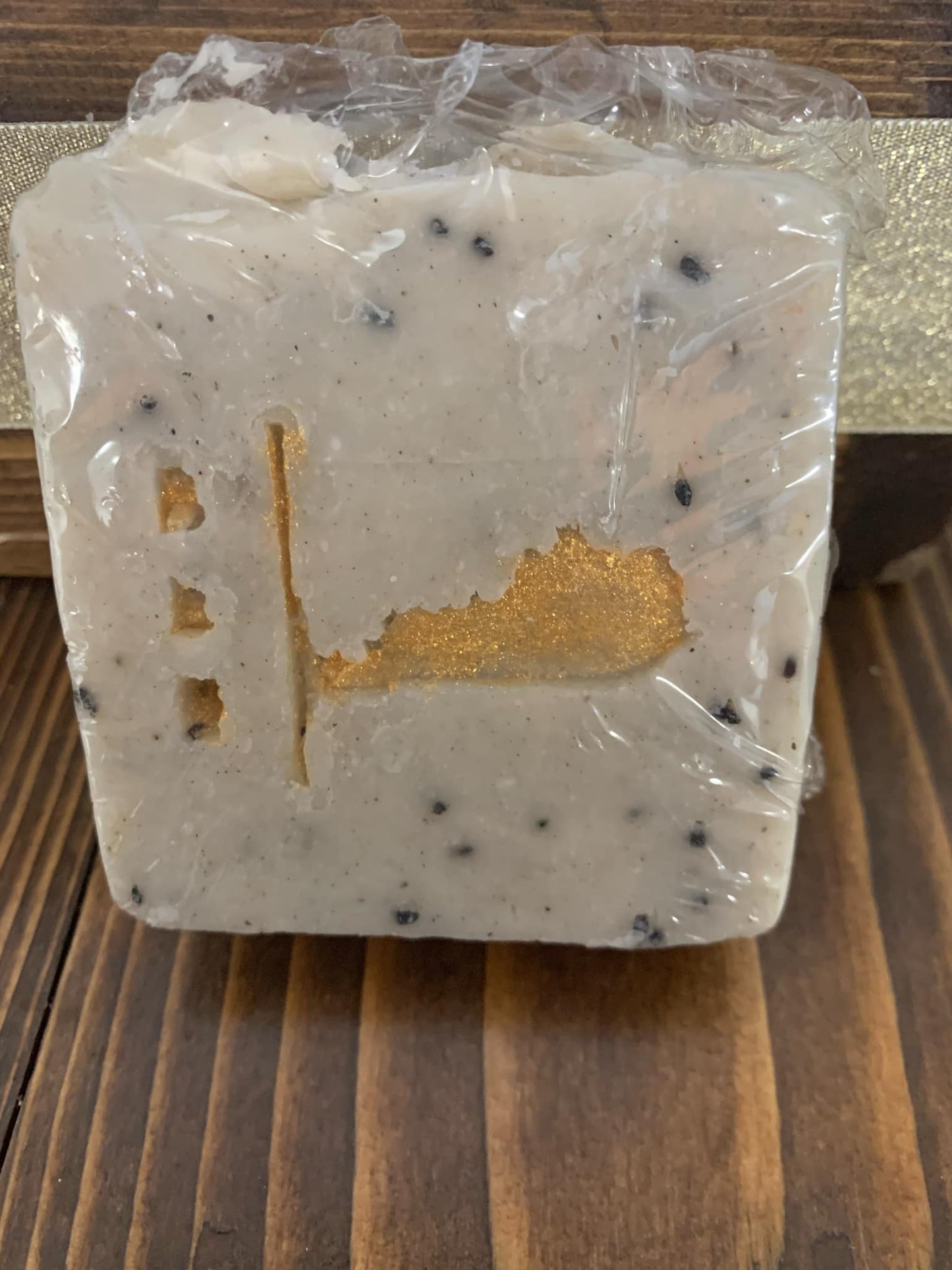 Black Seed OIl: “Infused with nutrient-rich black seed oil, this soap delivers a deeply cleansing and restorative lather that helps soothe inflammation, balance skin tone, and support a healthy glow — a centuries-old remedy reimagined for modern skincare.