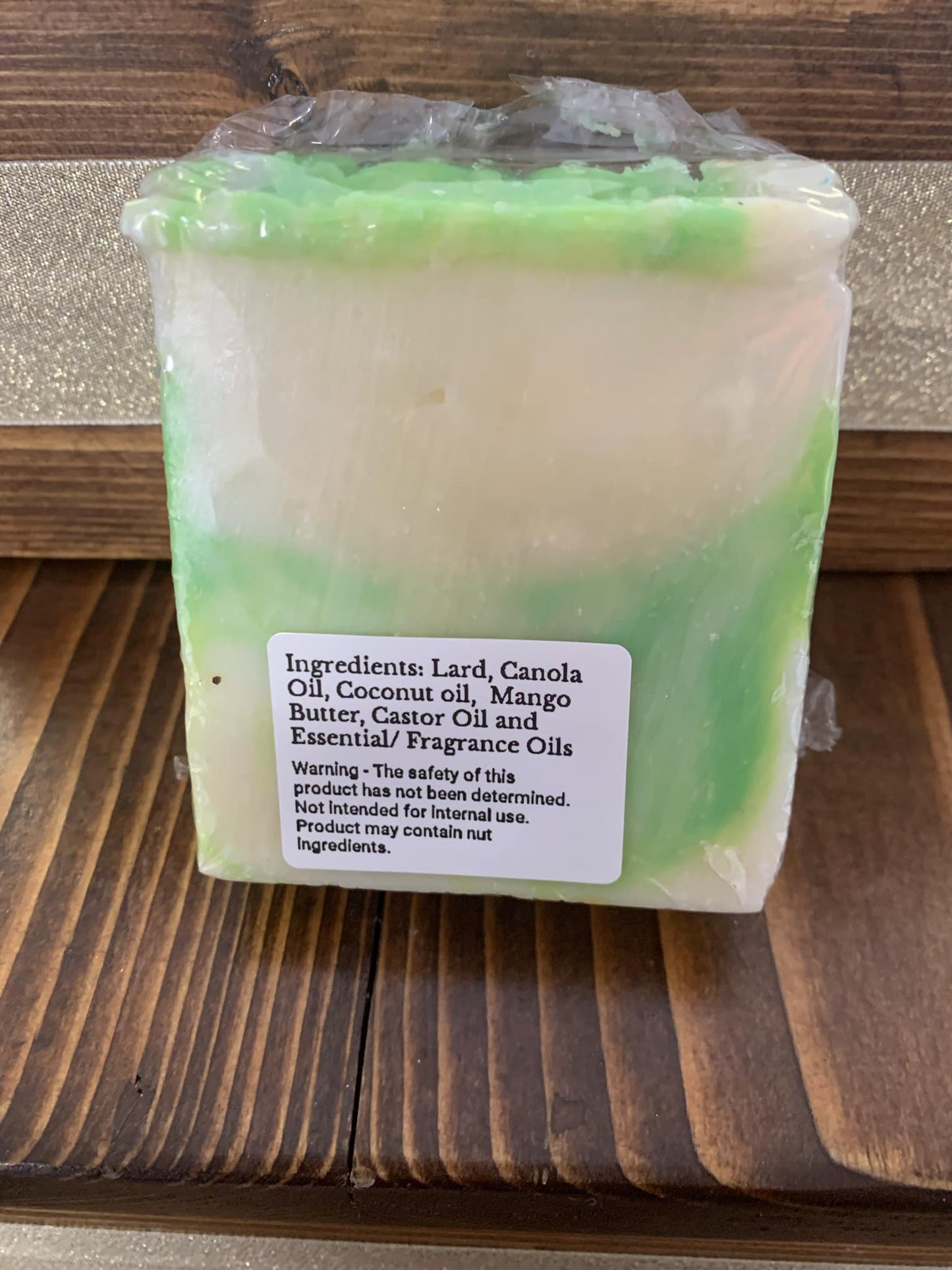 Cucumber Melon: Cool cucumber and sweet melon combine for a crisp, clean scent that’s as refreshing as a summer breeze.